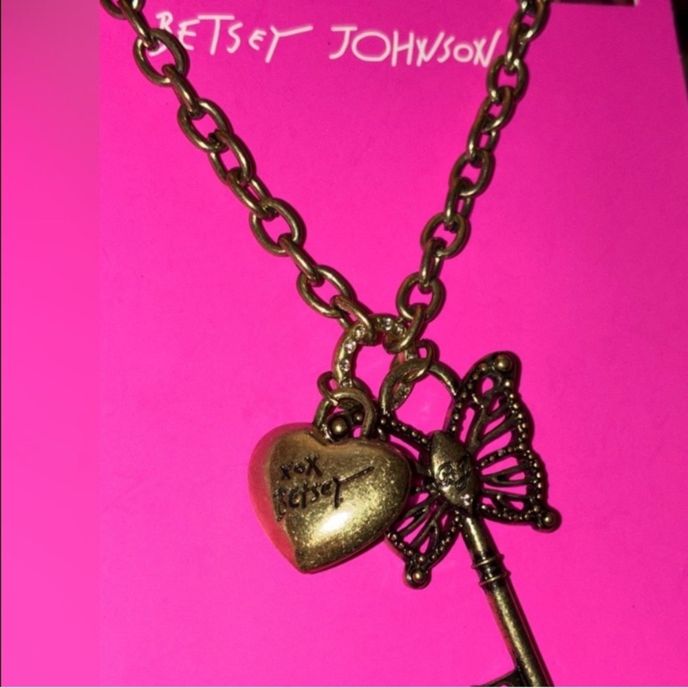 BETSEY JOHNSON Butterfly Key and Lock Pendant Boho Hippie Antiqued Necklace NWT - Picture 6 of 9
